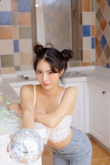 不扣纽女孩